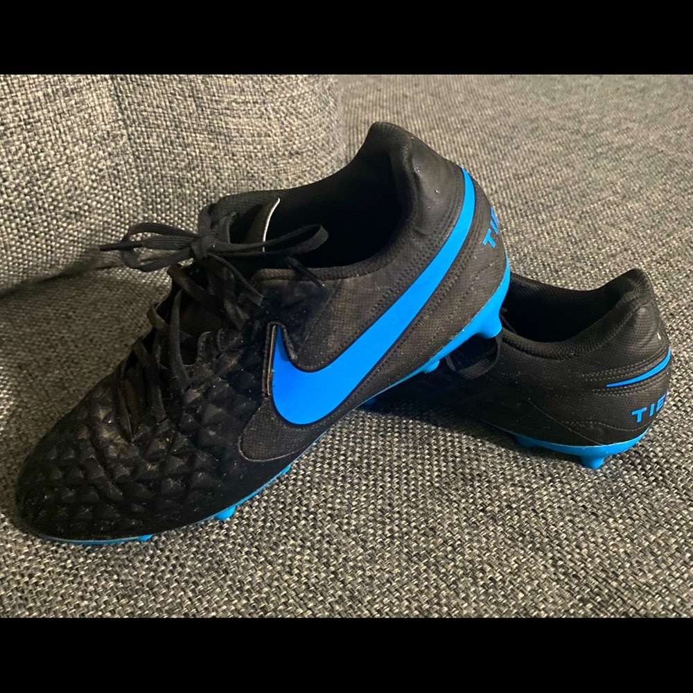 Used men’s Nike Tiempo soccer cleats